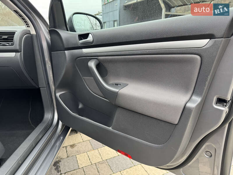 Хетчбек Volkswagen Golf 2007 в Сваляві