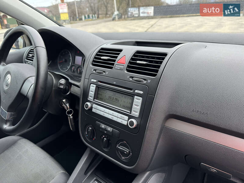 Хетчбек Volkswagen Golf 2007 в Сваляві