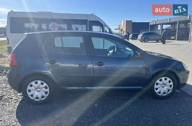 Хетчбек Volkswagen Golf 2005 в 
