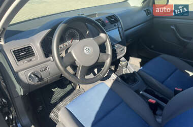 Хетчбек Volkswagen Golf 2005 в 