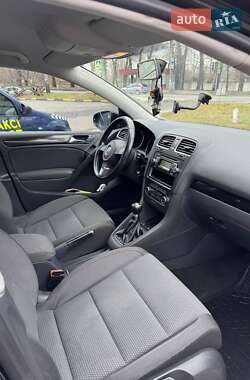 Хэтчбек Volkswagen Golf 2009 в 