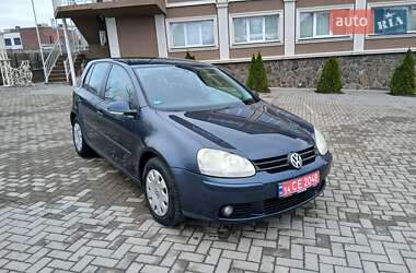 Хетчбек Volkswagen Golf 2004 в Чернівцях