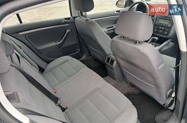 Хетчбек Volkswagen Golf 2004 в Чернівцях