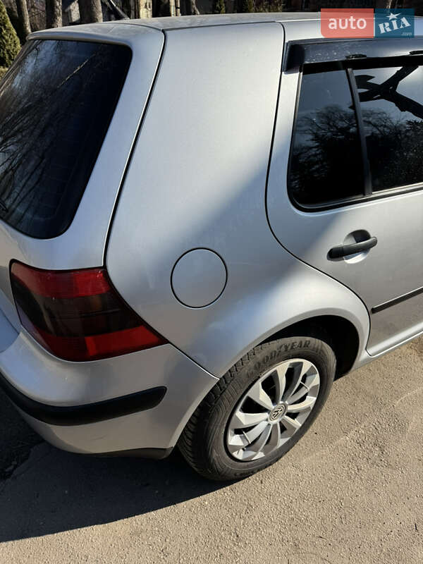 Хетчбек Volkswagen Golf 2002 в Вінниці