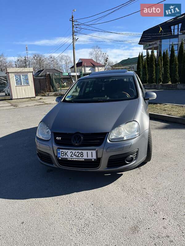 Хэтчбек Volkswagen Golf 2006 в Ровно