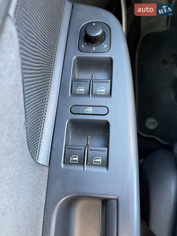 Хэтчбек Volkswagen Golf 2006 в Ровно