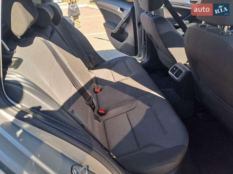 Універсал Volkswagen Golf 2018 в Луцьку