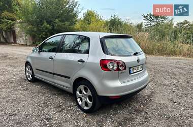 Хетчбек Volkswagen Golf 2005 в Запоріжжі