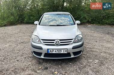 Хетчбек Volkswagen Golf 2005 в Запоріжжі