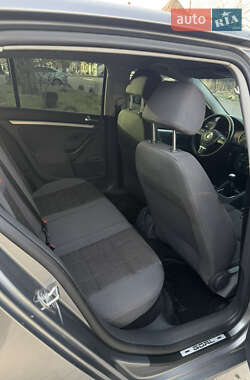 Хетчбек Volkswagen Golf 2006 в 