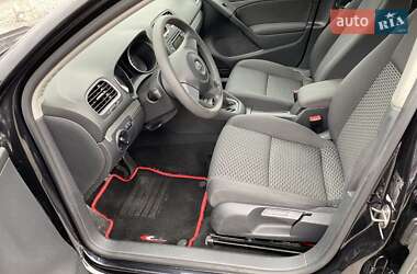 Хэтчбек Volkswagen Golf 2010 в 