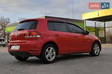 Хэтчбек Volkswagen Golf 2012 в 