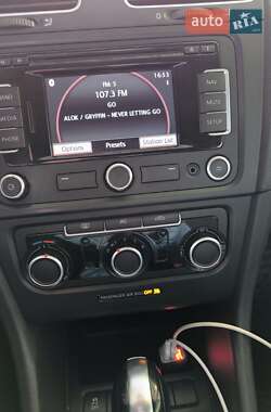 Хэтчбек Volkswagen Golf 2012 в 
