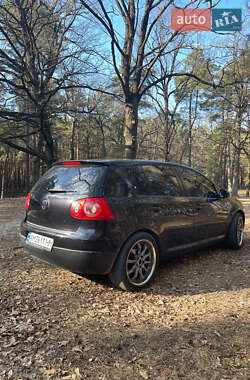 Хэтчбек Volkswagen Golf 2004 в 
