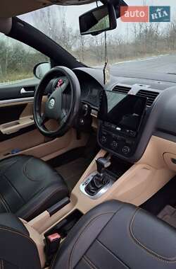 Хэтчбек Volkswagen Golf 2006 в 