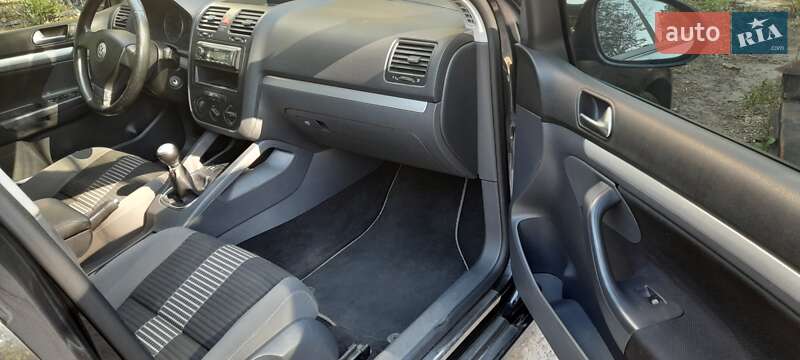 Хетчбек Volkswagen Golf 2008 в Дніпрі