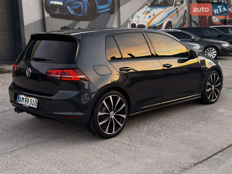Хэтчбек Volkswagen Golf 2015 в Житомире