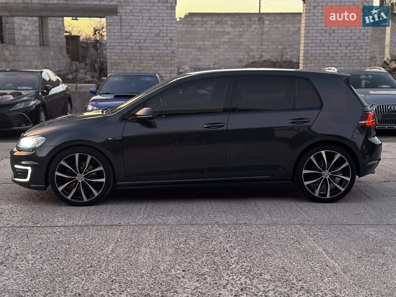 Хэтчбек Volkswagen Golf 2015 в Житомире