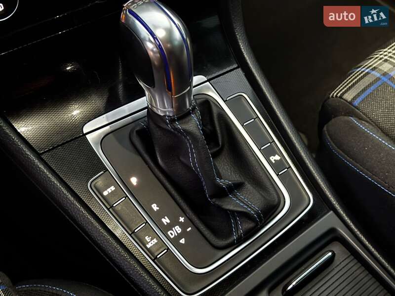 Хэтчбек Volkswagen Golf 2015 в Житомире