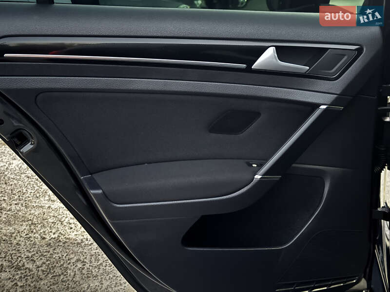 Хэтчбек Volkswagen Golf 2015 в Житомире