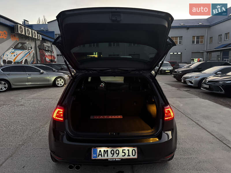 Хэтчбек Volkswagen Golf 2015 в Житомире