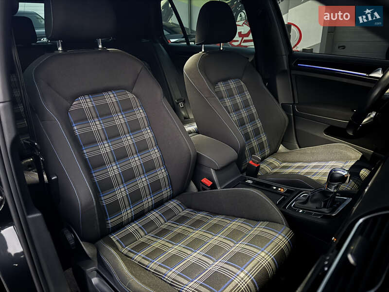 Хэтчбек Volkswagen Golf 2015 в Житомире