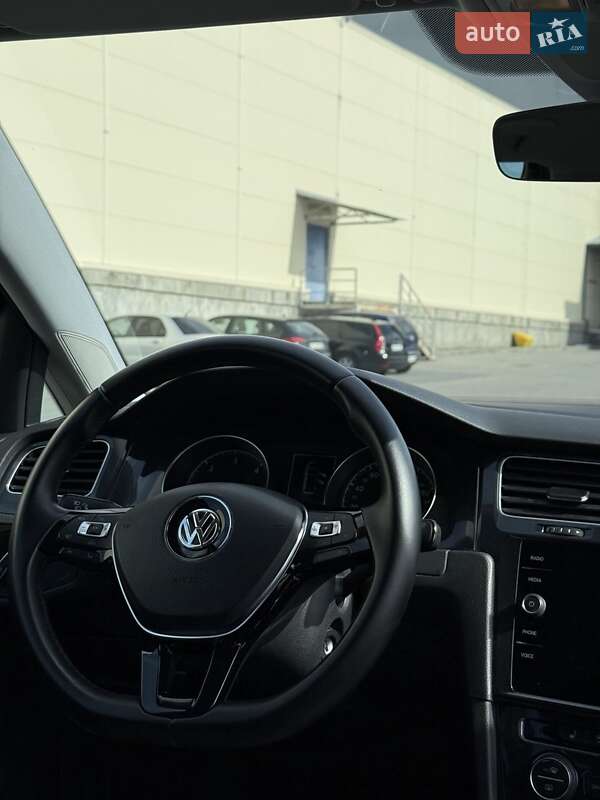 Універсал Volkswagen Golf 2018 в Львові