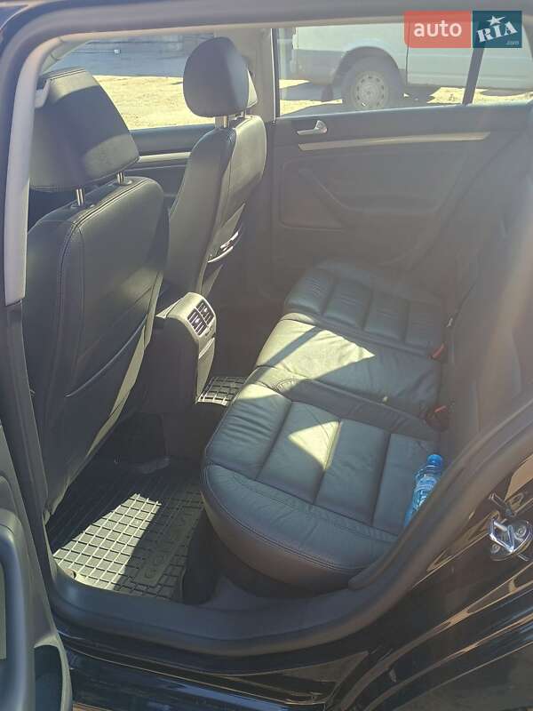 Универсал Volkswagen Golf 2009 в Семеновке