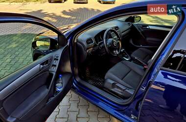 Хэтчбек Volkswagen Golf 2010 в 