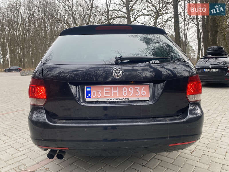 Универсал Volkswagen Golf 2010 в Луцке