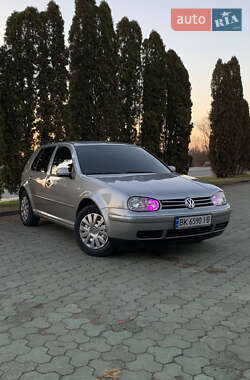 Хэтчбек Volkswagen Golf 2003 в Дубно