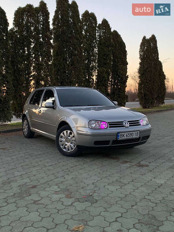 Volkswagen Golf 2003