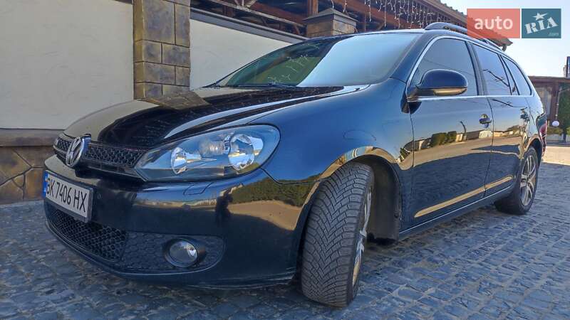 Універсал Volkswagen Golf 2012 в Вараші
