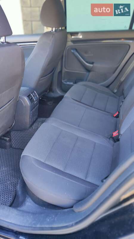 Універсал Volkswagen Golf 2012 в Вараші