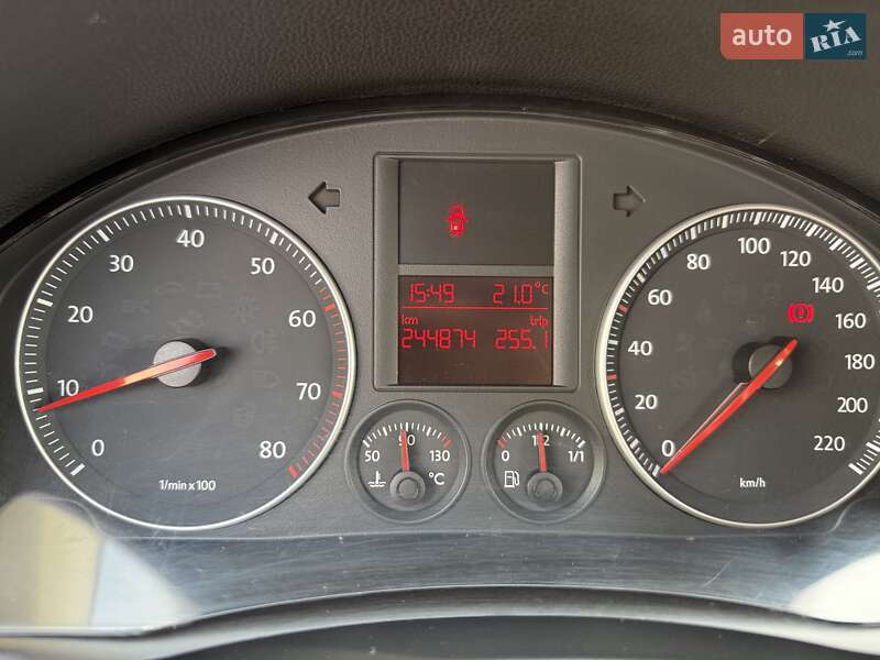 Хэтчбек Volkswagen Golf 2006 в Новониколаевке