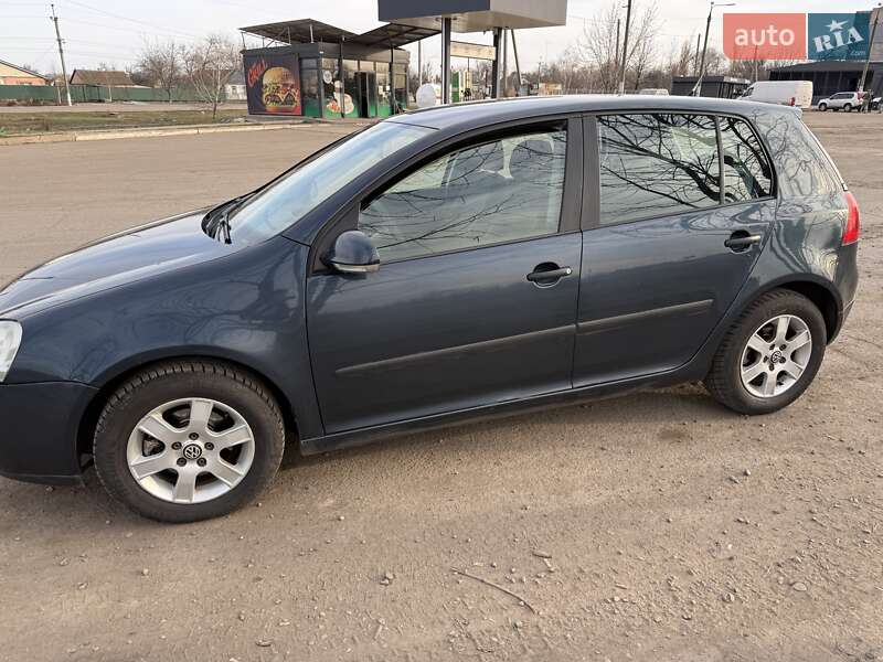 Хэтчбек Volkswagen Golf 2006 в Новониколаевке