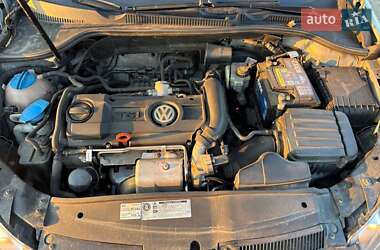 Хэтчбек Volkswagen Golf 2012 в 
