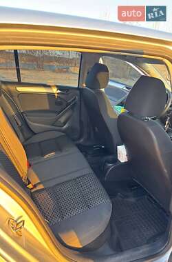 Хэтчбек Volkswagen Golf 2012 в 