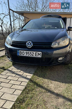 Хэтчбек Volkswagen Golf 2012 в 