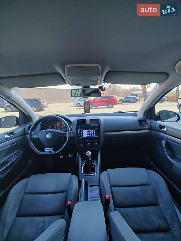 Хэтчбек Volkswagen Golf 2008 в Черновцах