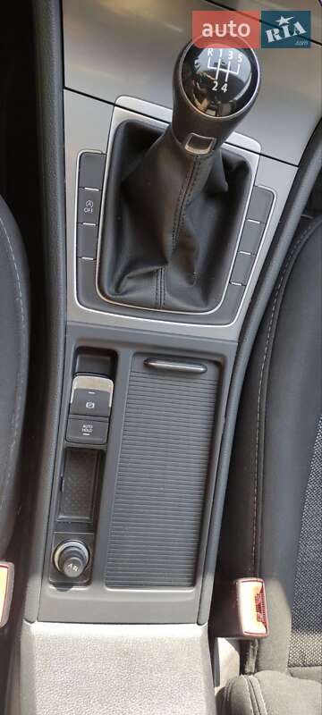 Универсал Volkswagen Golf 2015 в Овруче