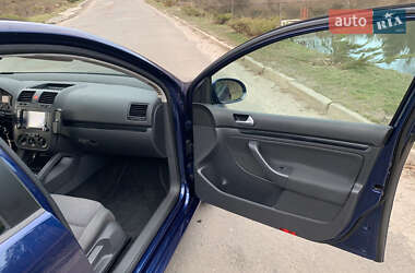 Хетчбек Volkswagen Golf 2008 в 