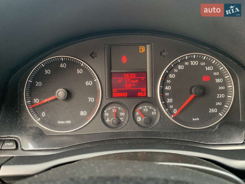 Хетчбек Volkswagen Golf 2008 в Києві