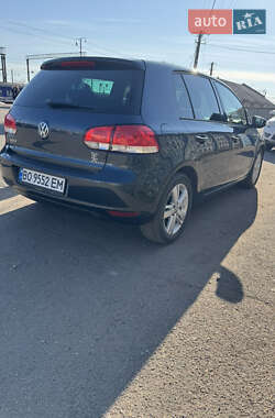 Хэтчбек Volkswagen Golf 2012 в 