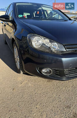 Хэтчбек Volkswagen Golf 2012 в 