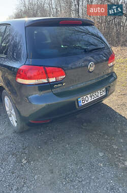 Хэтчбек Volkswagen Golf 2012 в 