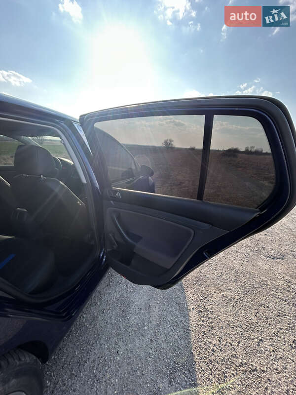 Хэтчбек Volkswagen Golf 2006 в Белзе