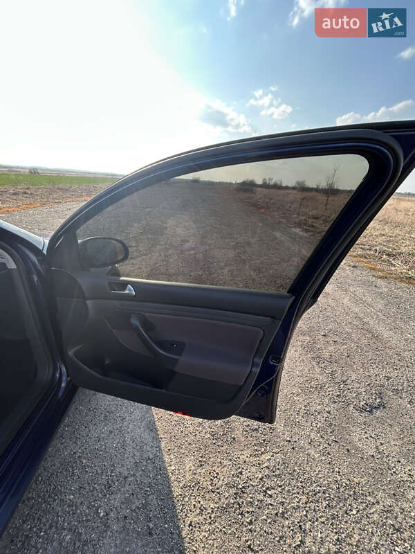 Хэтчбек Volkswagen Golf 2006 в Белзе