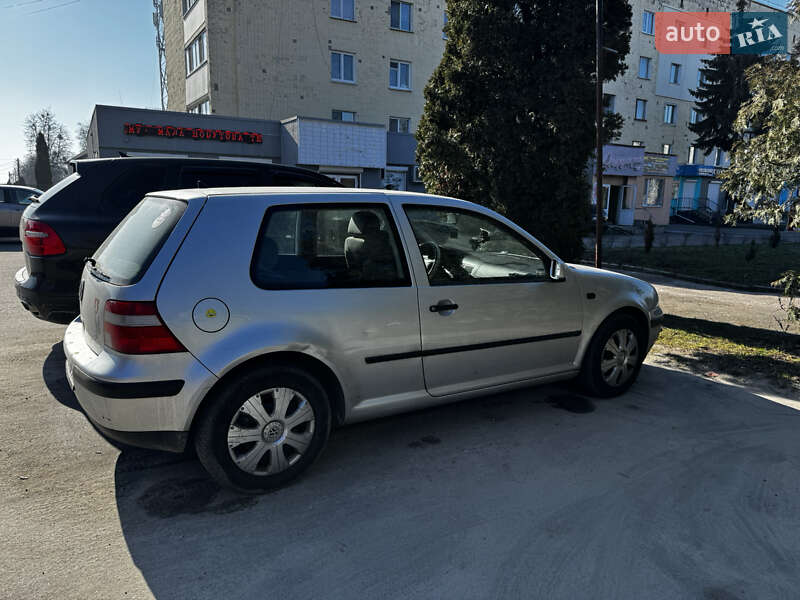 Хетчбек Volkswagen Golf 2003 в Звягелі