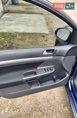 Хетчбек Volkswagen Golf 2006 в 